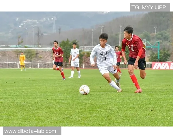 重庆足球队进攻表现分析与防守漏洞探讨